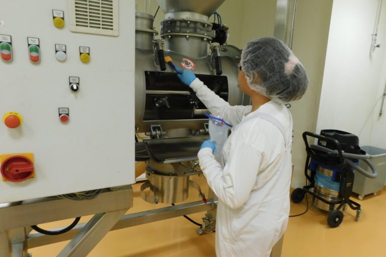 Sulie Asri_FT_Glanbia Nutritionals GmbH_Photo 1_microbial sampling